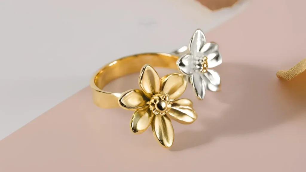 Anillo de flor con doble recubrimiento, baño de oro y plata.