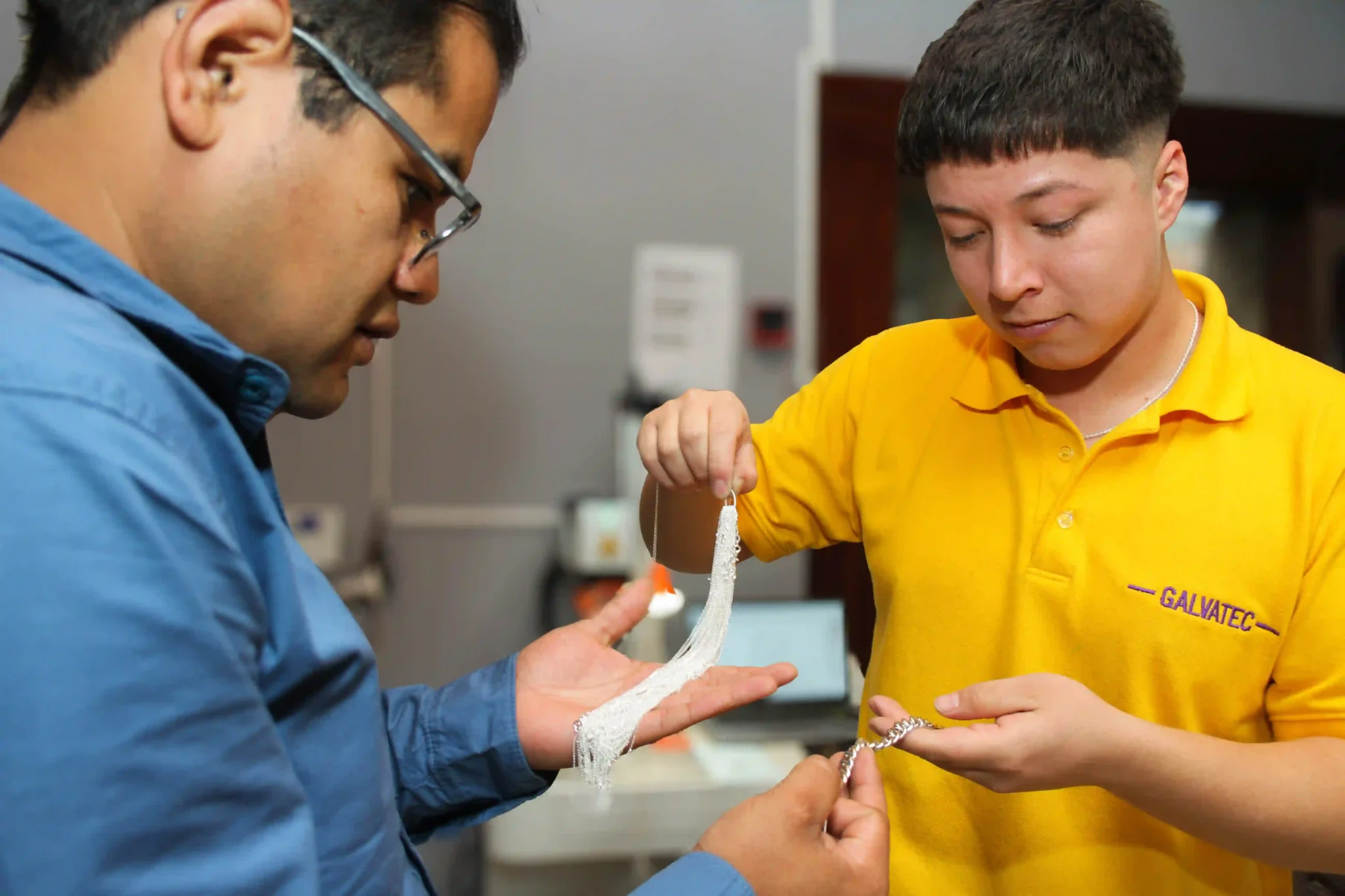 Técnico profesional en galvanoplastia especialistas en Baños de Oro y Plata.