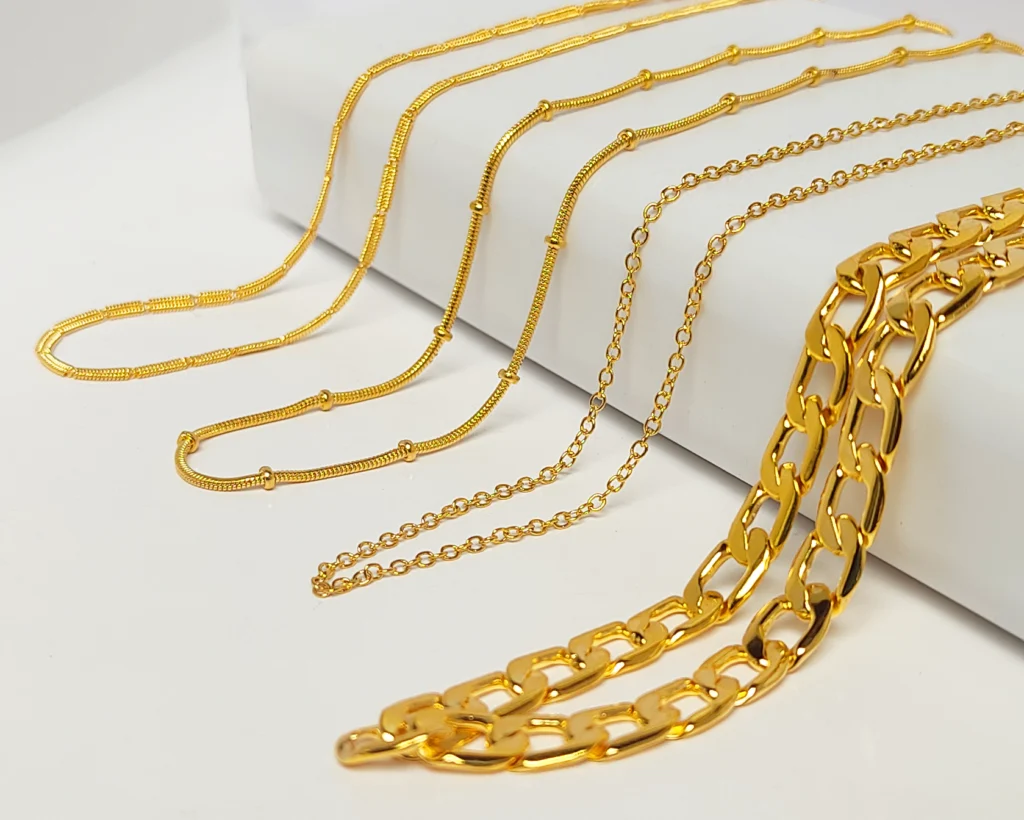 Cadenas con baño o enchapadas en oro de 24 kilates